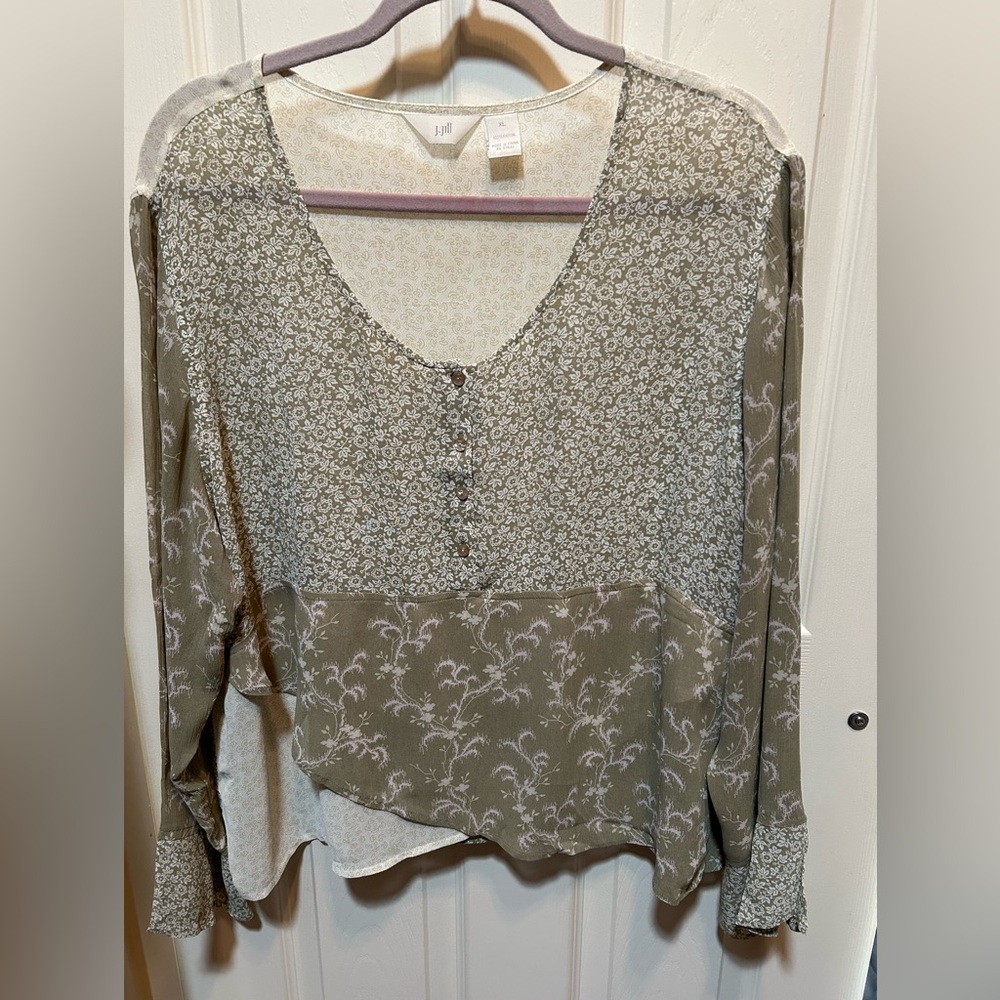 J. Jill Vintage sheer Women's handkerchief  style Blouse - Olive and Cream XL